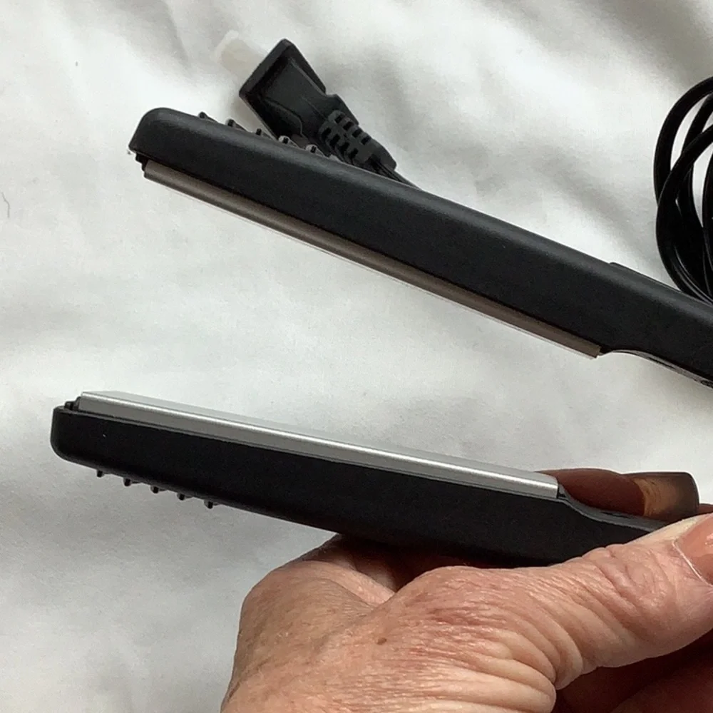 Revlon Flat Iron Straight Iron NEW WITHOUT BOX